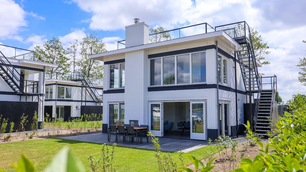 Villa Meerzicht 8 photo 1