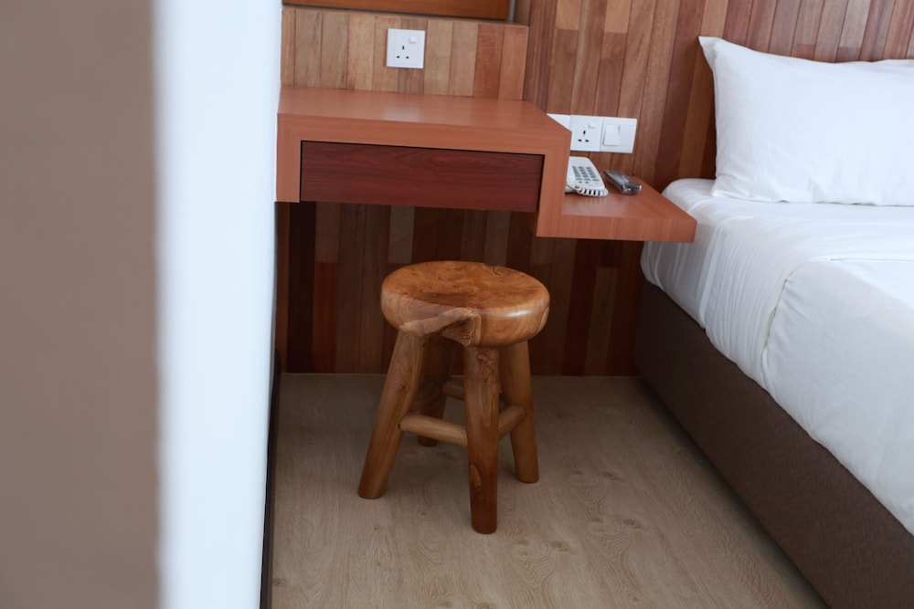 Signature Double Room, 1 Queen Bed, Accessible, Refrigerator photo 2