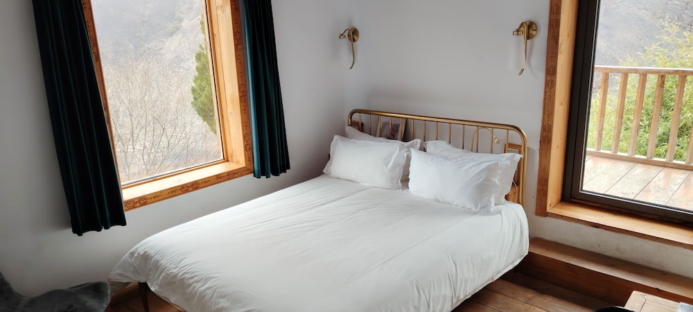 Junior Double Room, Patio, Mountain View