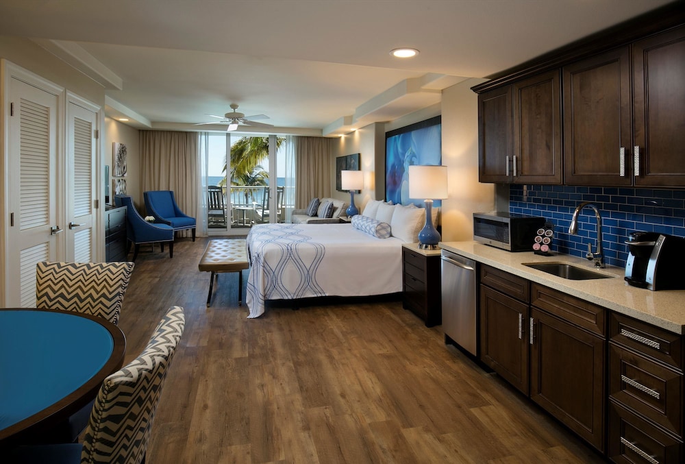 Junior Suite, 1 King Bed With Sofa Bed, Accessible, Beachfront