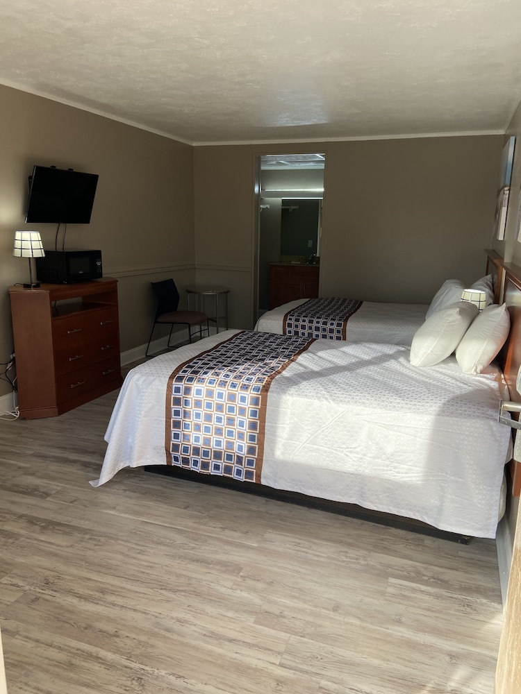 Standard Room, Multiple Beds photo 3