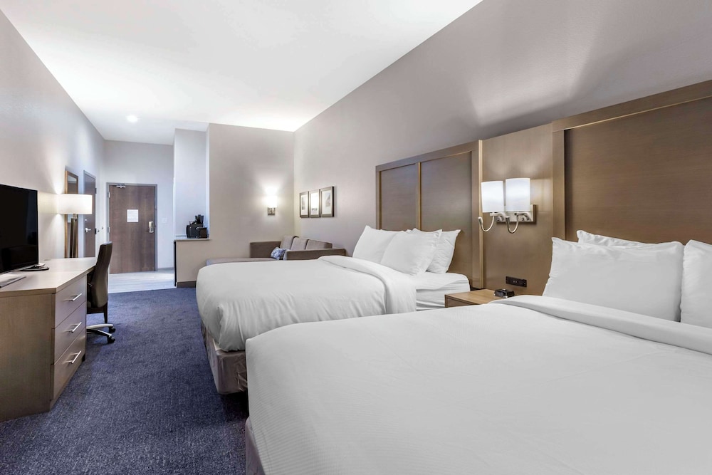 Suite, Multiple Beds, Non Smoking photo 2