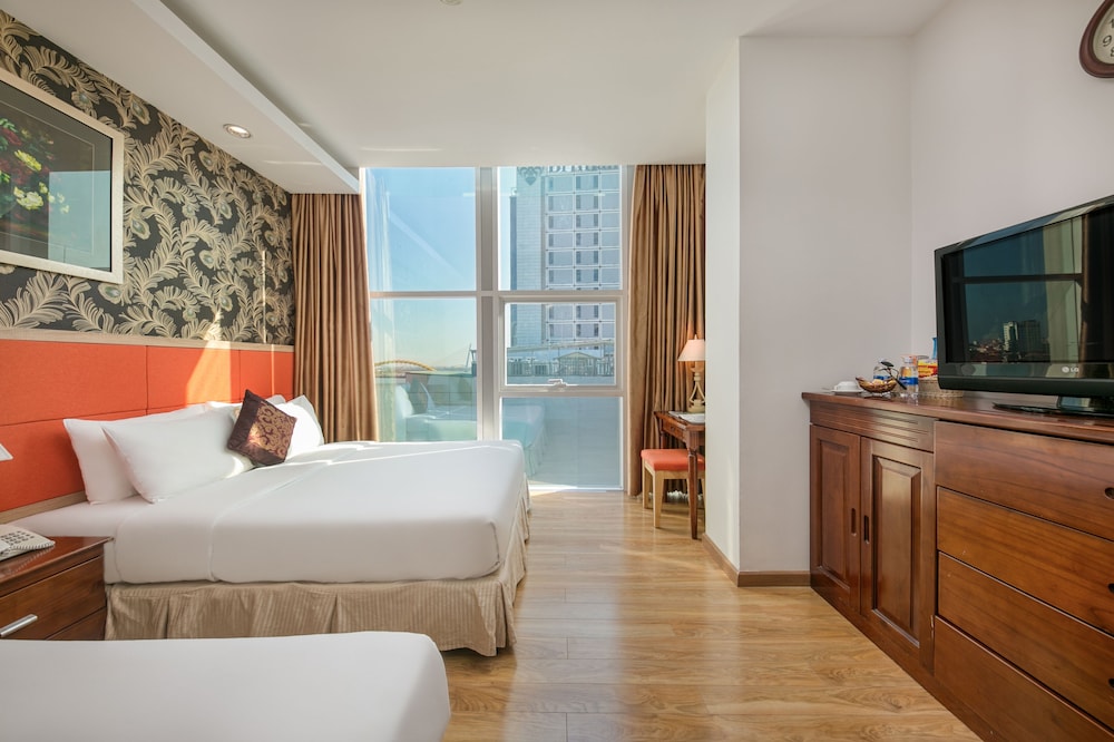Superior Twin Room, Multiple Beds, Bathtub, City View