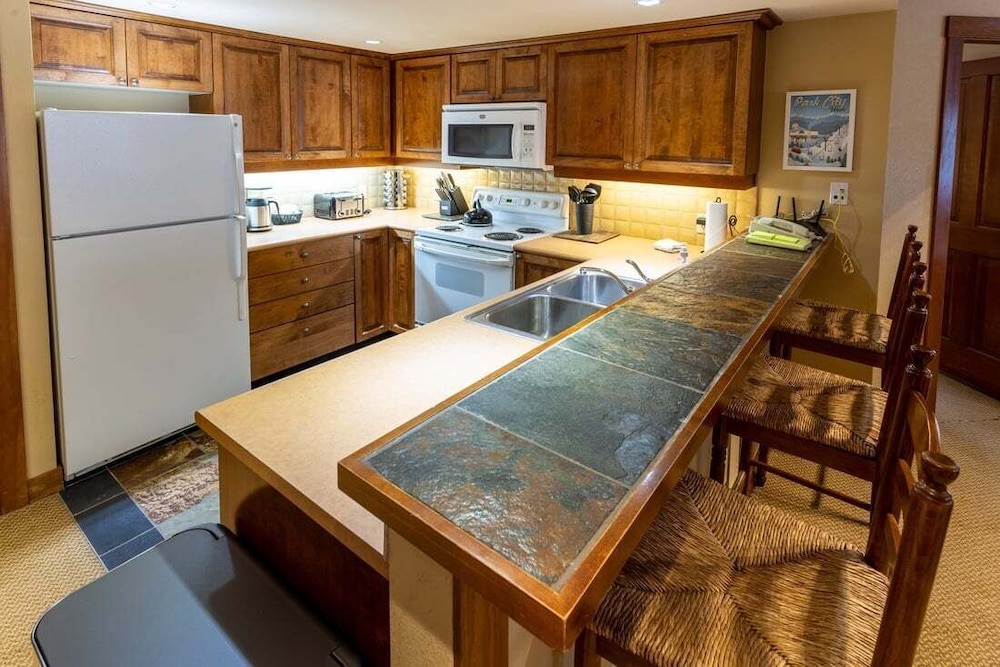 Condo, 2 Bedrooms