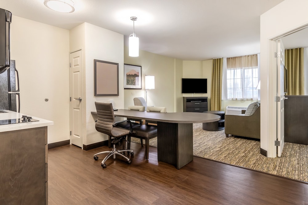 Executive King One Bedroom Suite - Photo 3