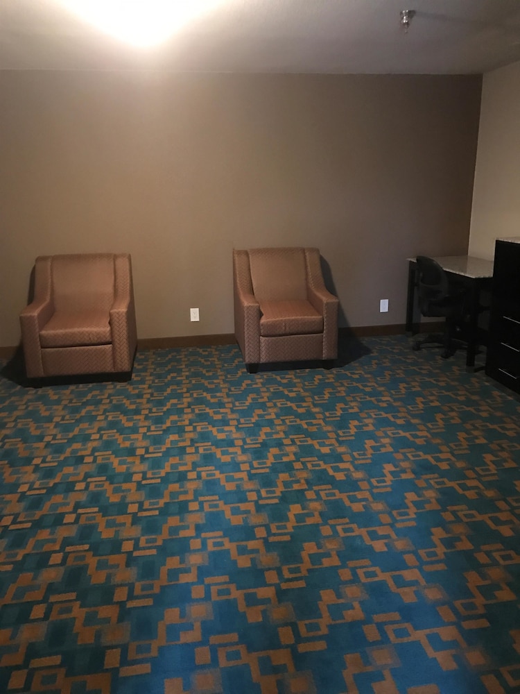 Suite, Multiple Beds, Non Smoking, Refrigerator & Microwave photo 2