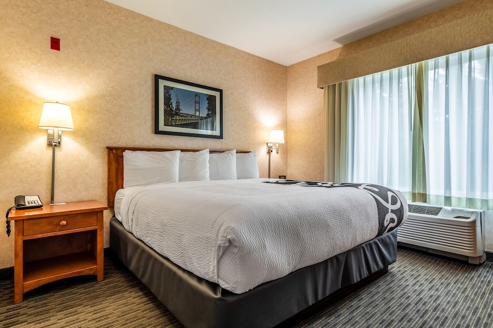 Executive Room, 1 King Bed (Extended) photo 3