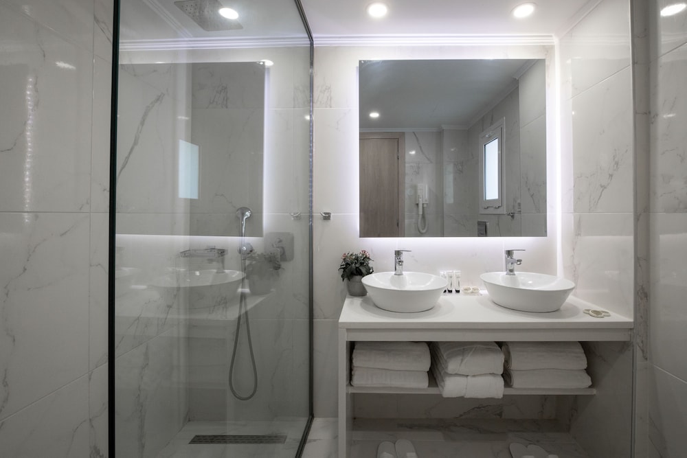 Superior Suite, 1 Bedroom - Photo 10