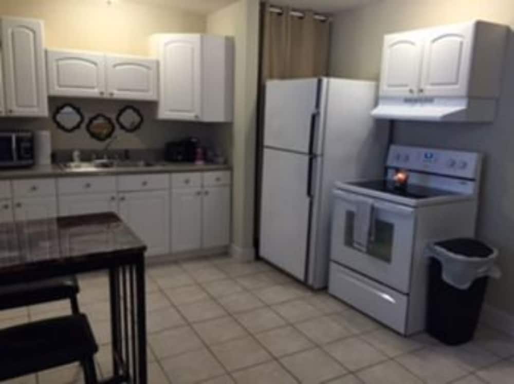 Double Queen Bed, Efficiency, Kitchenette photo 1