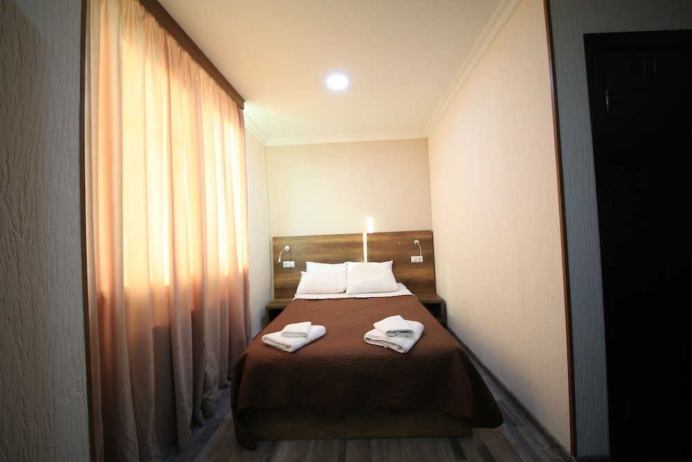 Basic Single Room, 1 Large Twin Bed