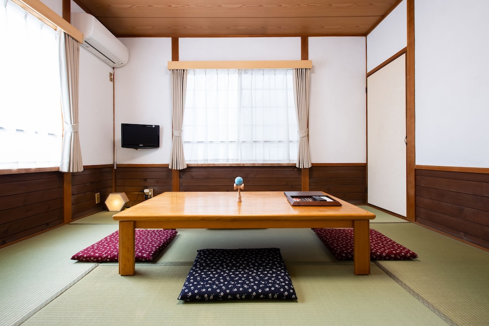 Japanese Style Quadruple Room, Non Smoking [Shared Bathroom] photo 1