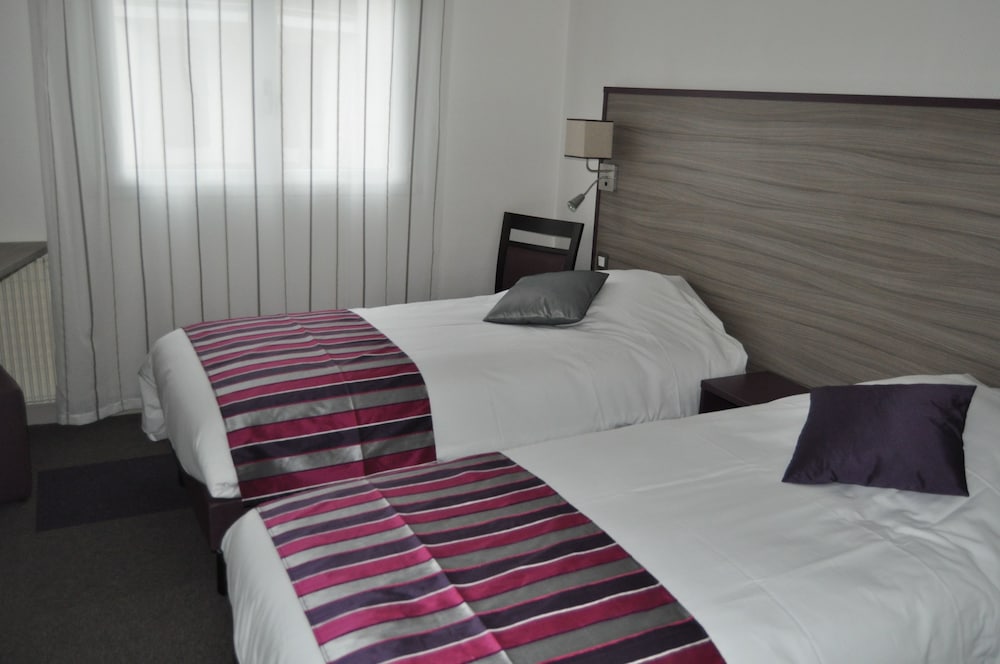 Standard Twin Room - Photo 1