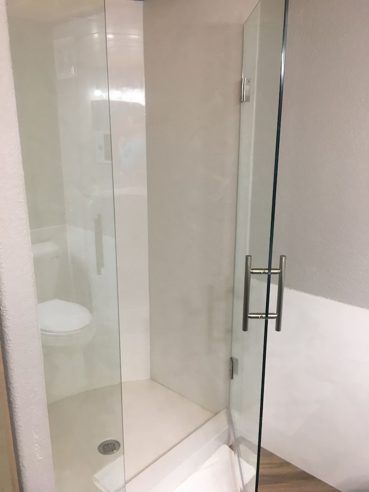 Standard Double Room, No Window - Photo 12