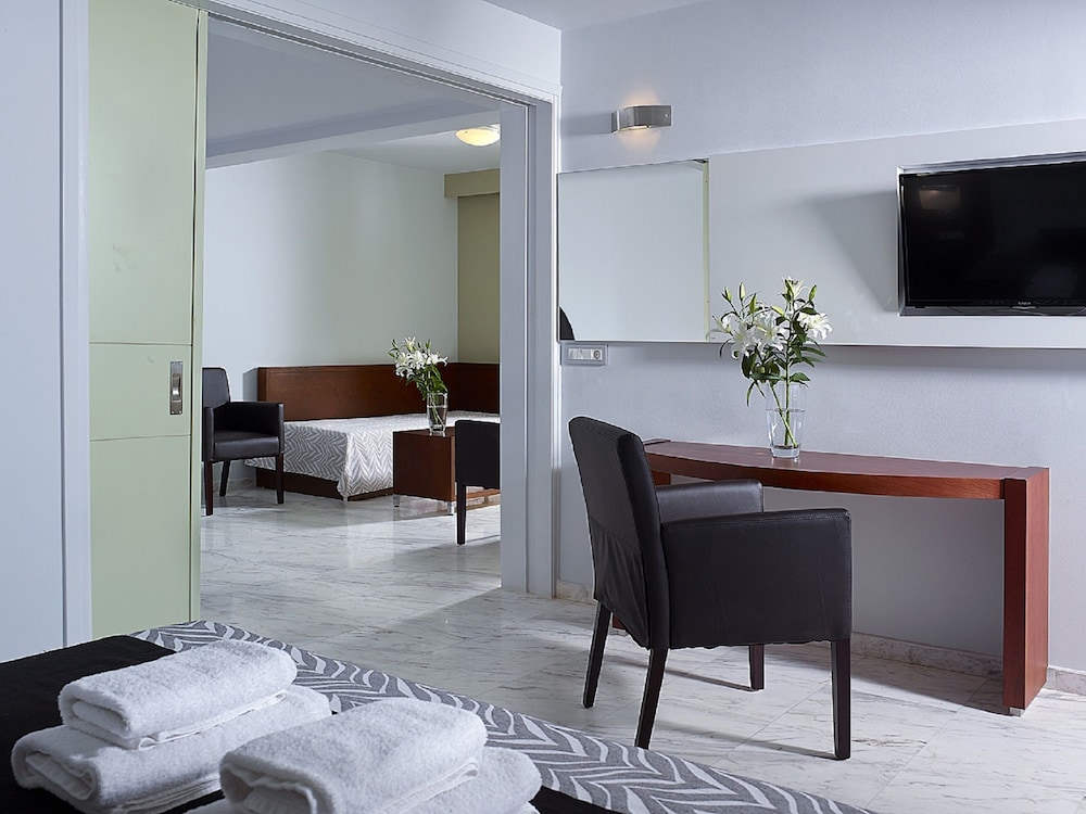 Superior Room, Sea View thumbnail 6