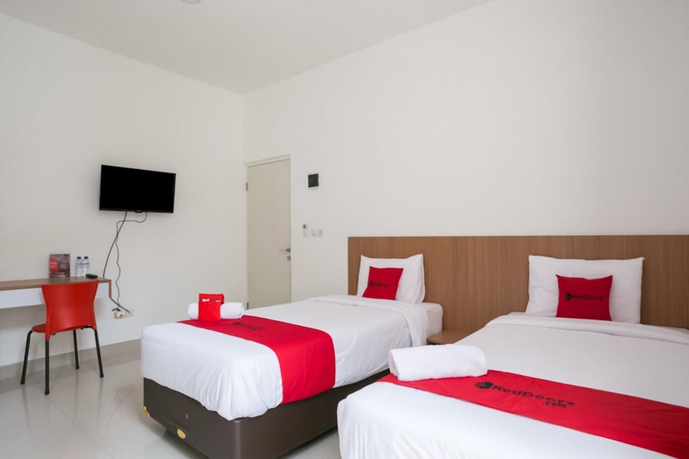 Twin Room (Reddoorz) - Photo 1