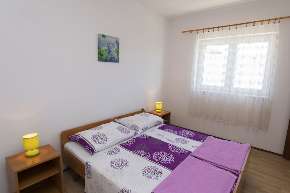 Apartment (A2)