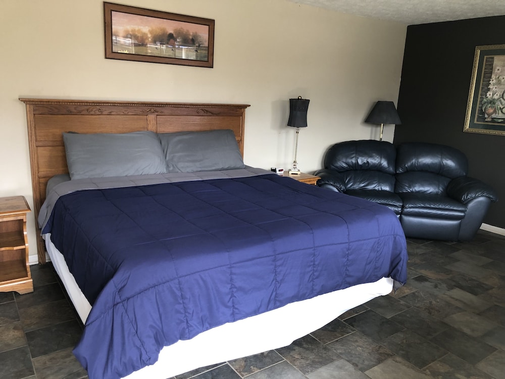 Basic Single Room, 1 King Bed, Non Smoking (Street View) photo 3