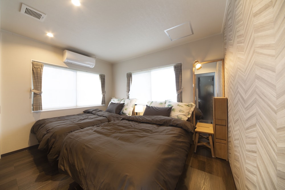 Basic House photo 2