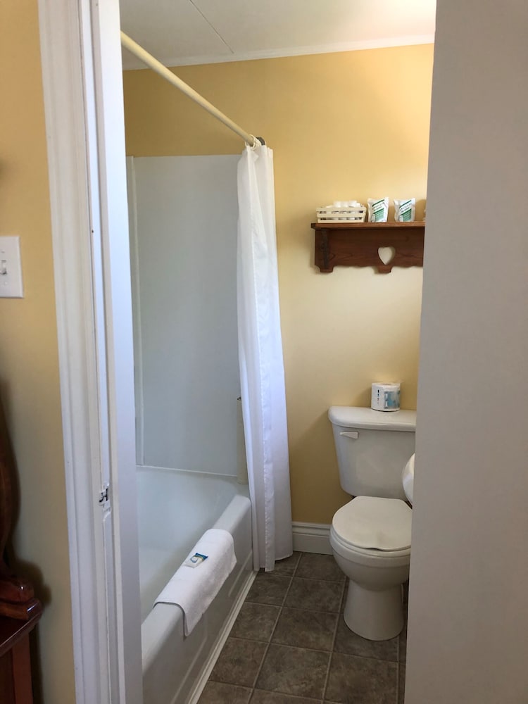 Standard Room, 2 Twin Beds, Private Bathroom photo 3