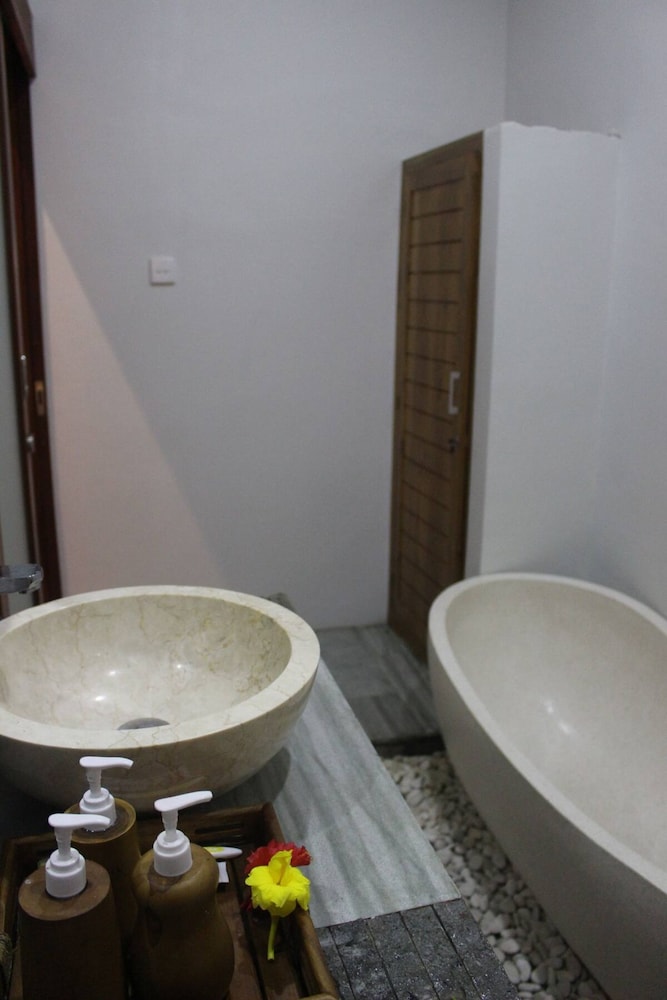 House, 3 Bedrooms photo 2