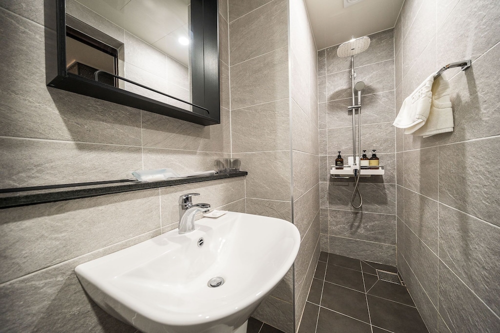 Standard Double Room - Photo 6
