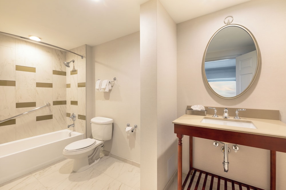 Executive Suite, 1 Bedroom, Non Smoking (2 Queens, East Tower) - Photo 9