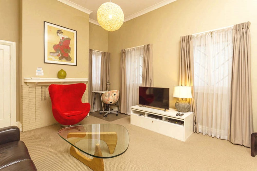 Deluxe Queen One Bedroom Apartment photo 1
