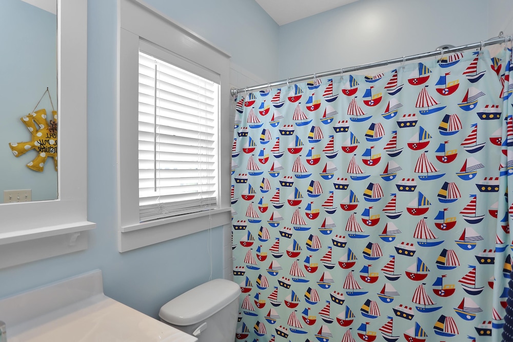 House, Multiple Beds (Barefoot Cottage D133  Beachy Keen) photo 2