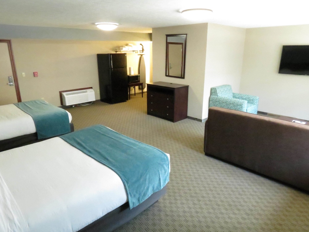 Luxury Studio Suite, 2 Queen Beds, Refrigerator & Microwave, Ground Floor photo 1