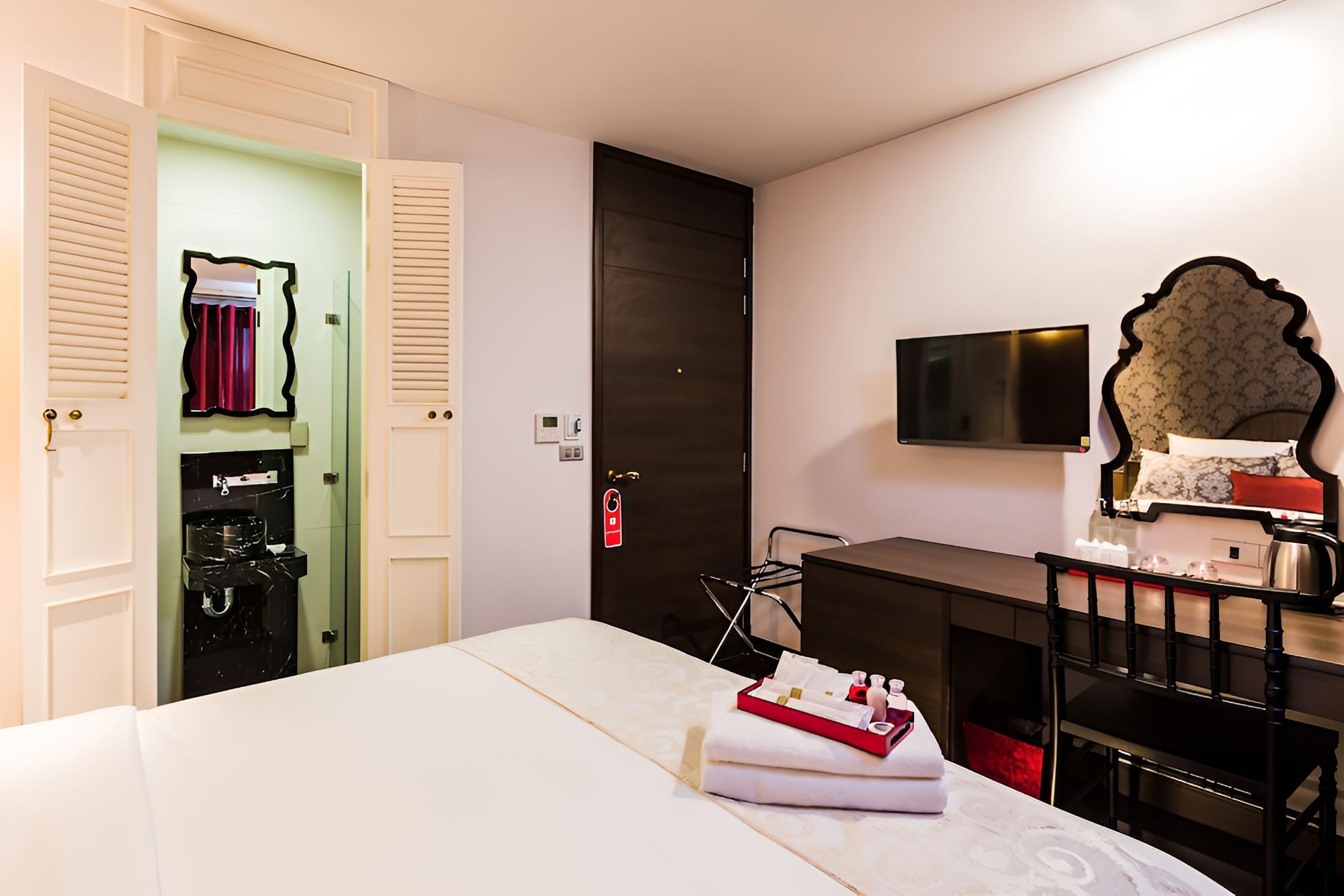 Deluxe King Room photo 2