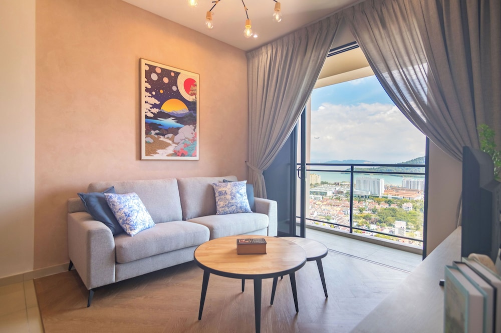 Luxury Condo, 3 Bedrooms, Balcony, City View