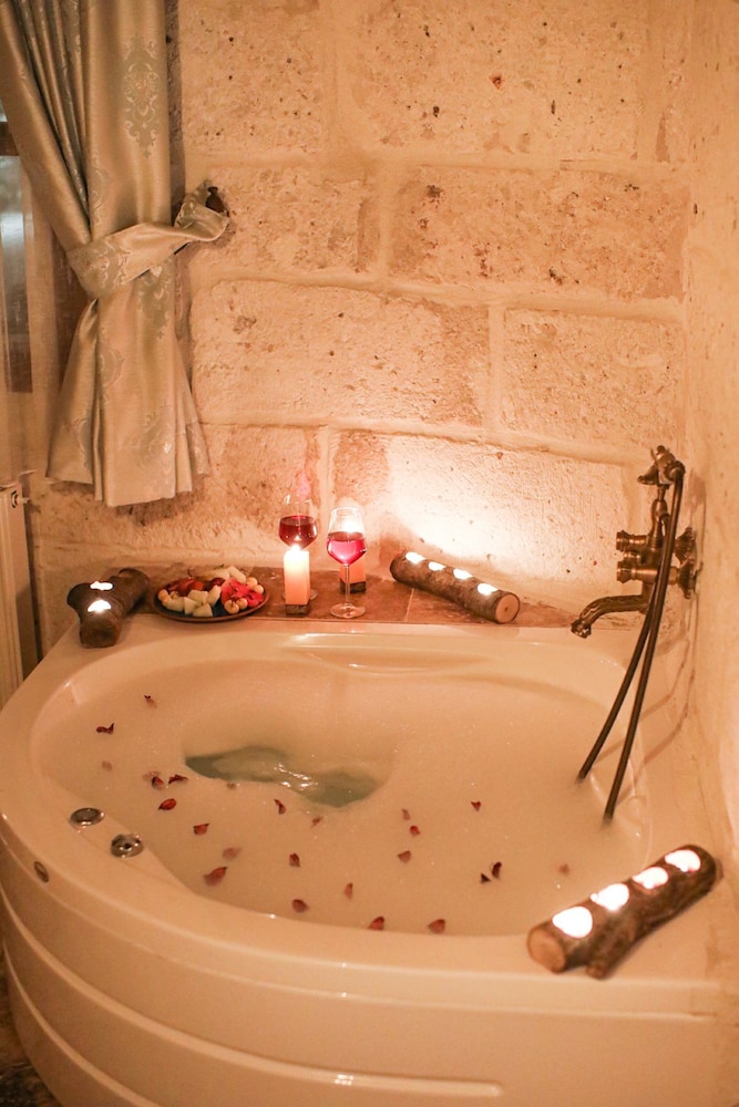 Tugra Deluxe Suite - Photo 15