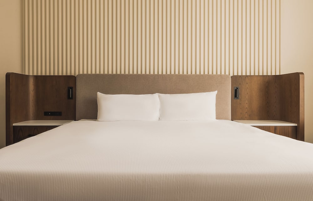 Signature Room, 1 King Bed photo 2