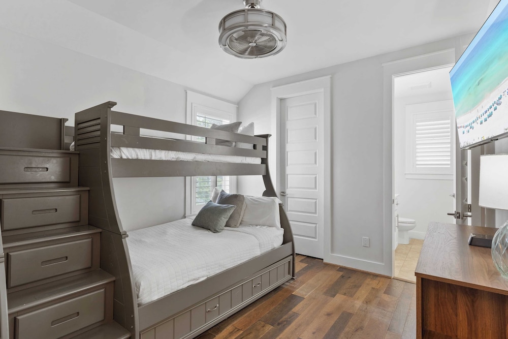 House (4 Bedrooms)