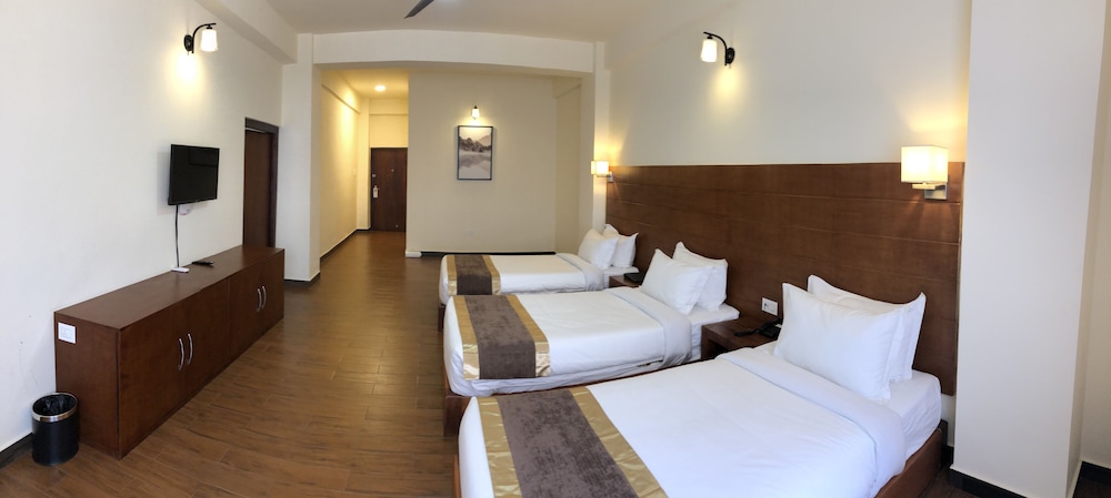 Standard Triple Room, Multiple Beds photo 2