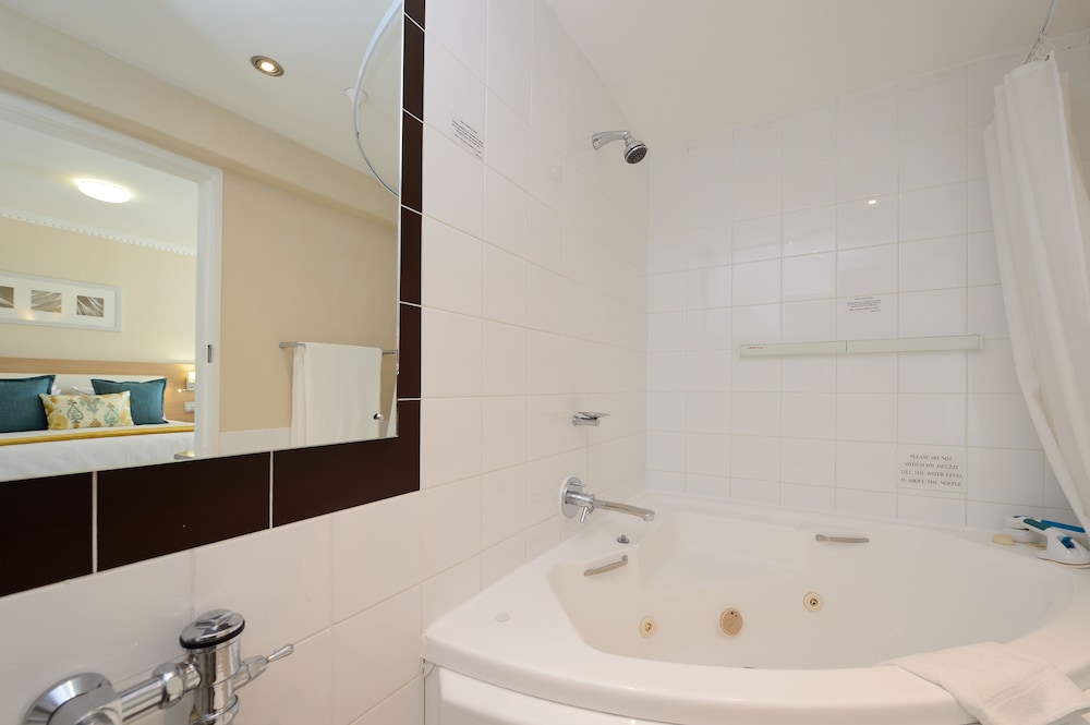 Suite, 1 Bedroom - Photo 3