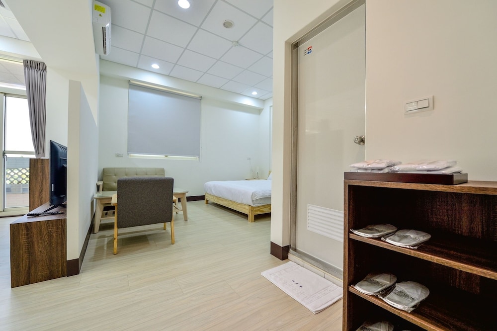 Standard Room, Multiple Beds, Non Smoking photo 1