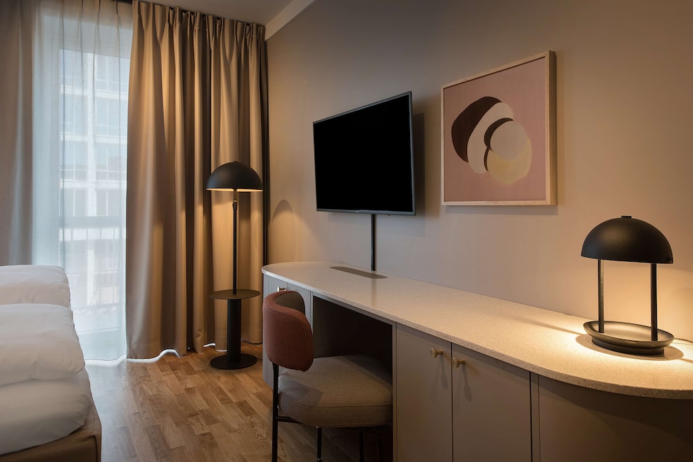 Standard Room, 1 Queen Bed
