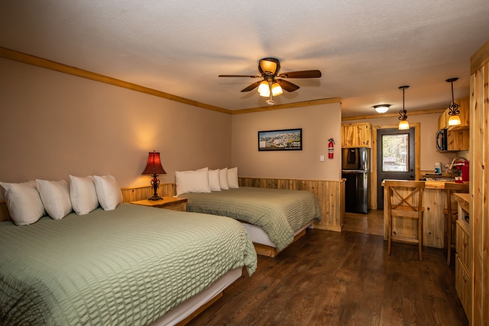 Double Queen Bed,  Kitchen, Walk-In Shower photo 1