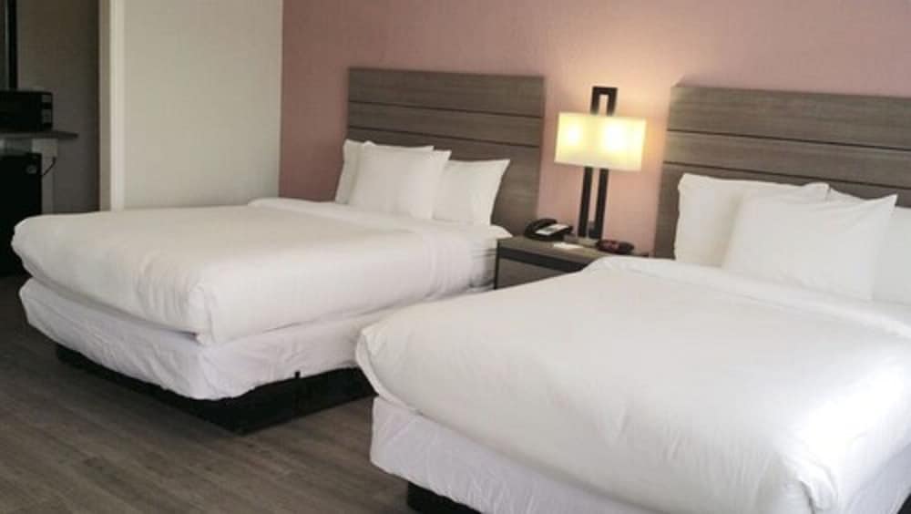Room, 2 Double Beds, Non Smoking - Photo 2