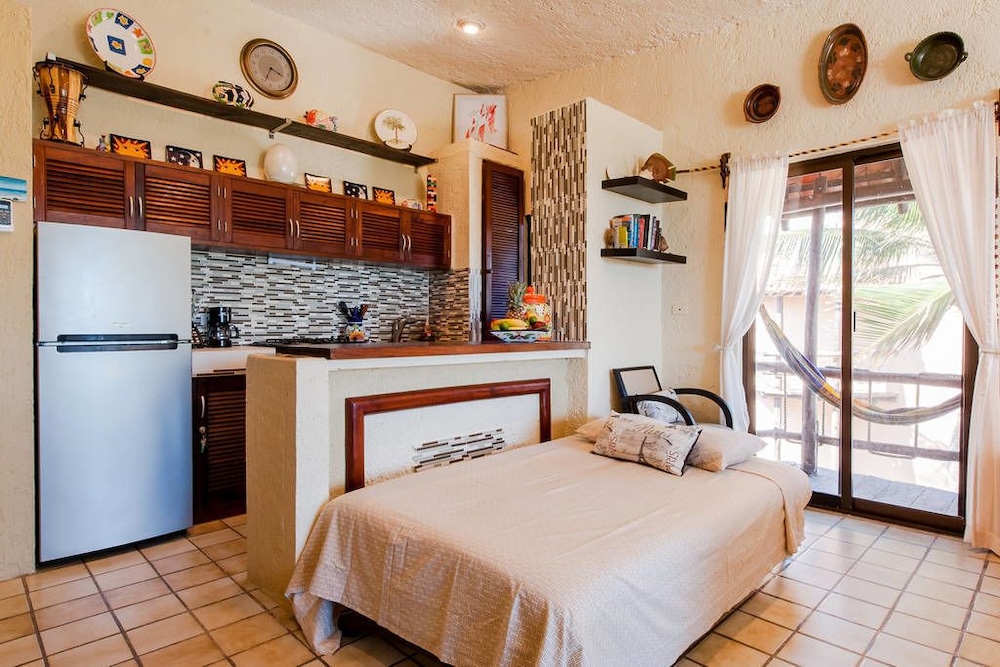 Panoramic Studio Suite, Multiple Beds, Kitchen, Ocean View (Hammock Heaven)