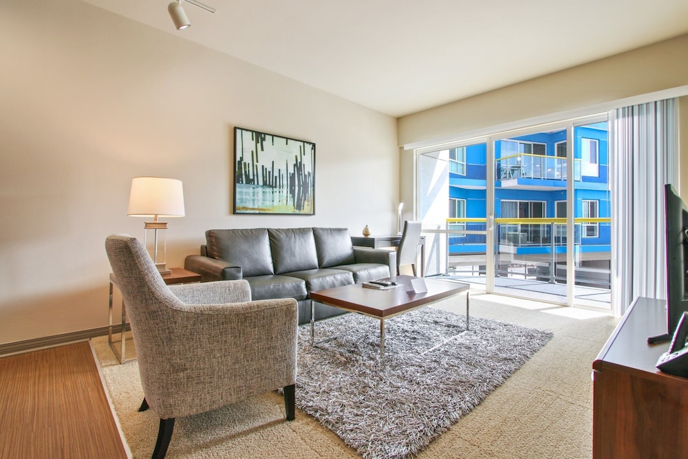Luxury Apartment, 1 Queen Bed with Sofa bed photo 3