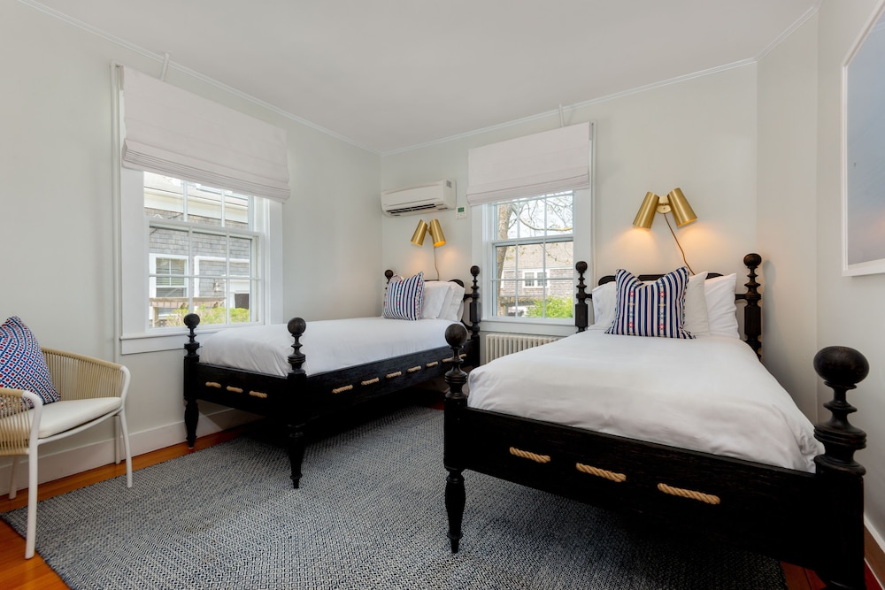 Junior Studio Suite, 2 Bedrooms photo 2