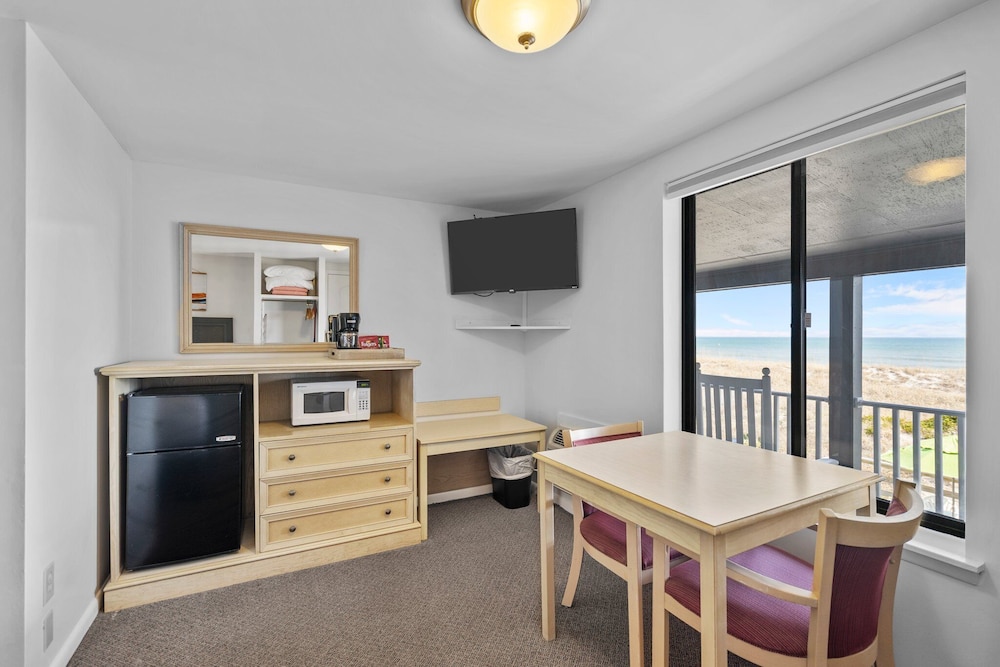 Room, 2 Double Beds, Ocean View photo 2