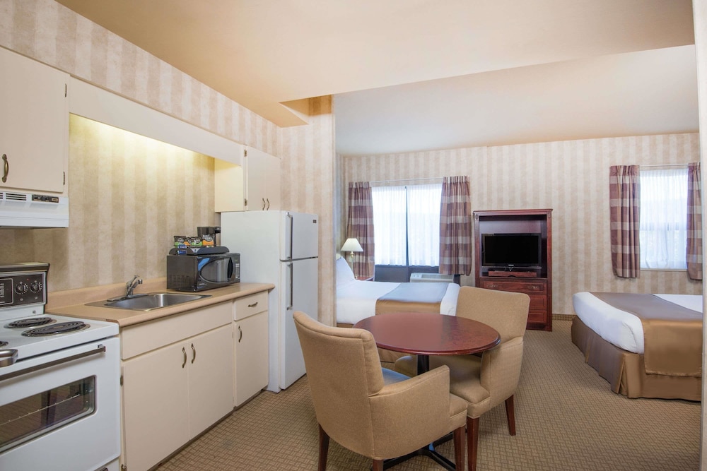 Efficiency, Room, 2 Queen Beds, Non Smoking
