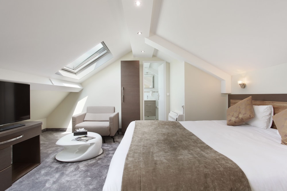 Junior Suite, 1 Queen Bed, Non Smoking (with Single Sofabed)