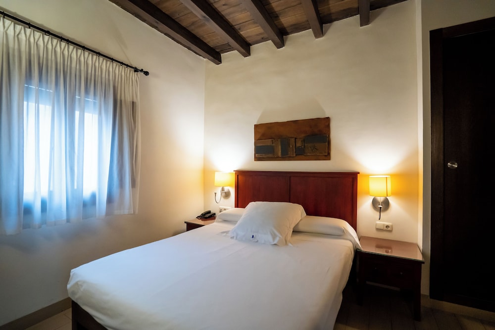 Double Room - Photo 7