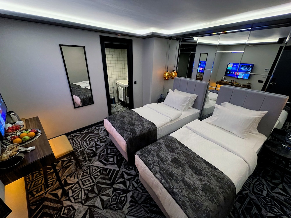Economy Double or Twin Room photo 3