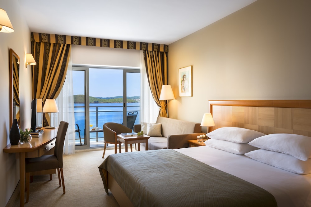 Superior junior suite with sea view balcony - Photo 1