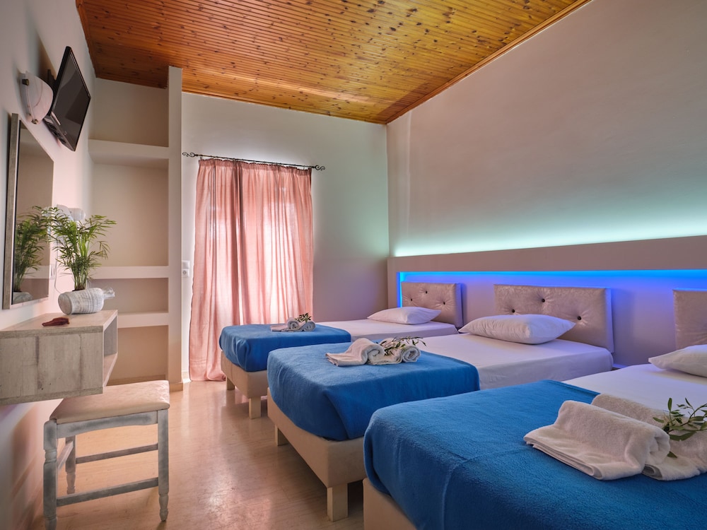 Standard Triple Room - Photo 4